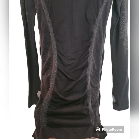 ATHLETIC Essentials black long sleeve thumb hole gray graphic print athletic top - Picture 3 of 9